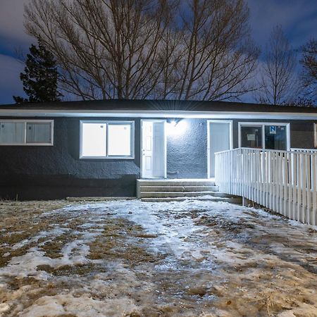 Centre Street Upper 2Bedsuite 4408 YYC Екстериор снимка
