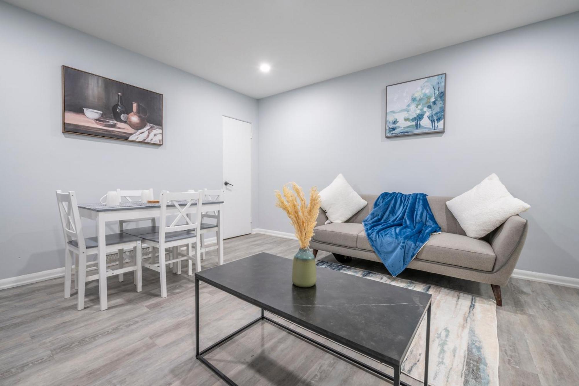 Centre Street Upper 2Bedsuite 4408 YYC Екстериор снимка