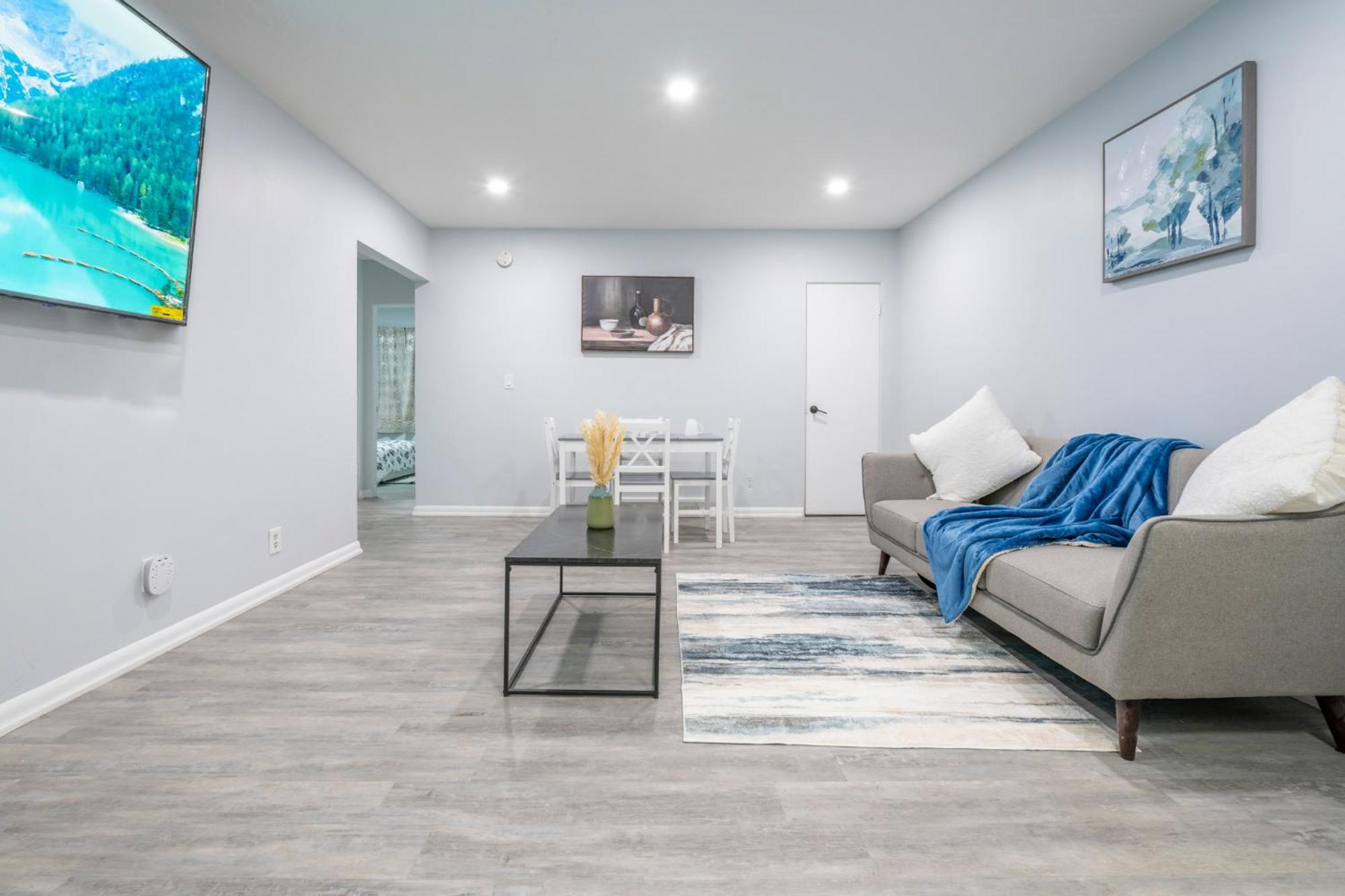 Centre Street Upper 2Bedsuite 4408 YYC Екстериор снимка