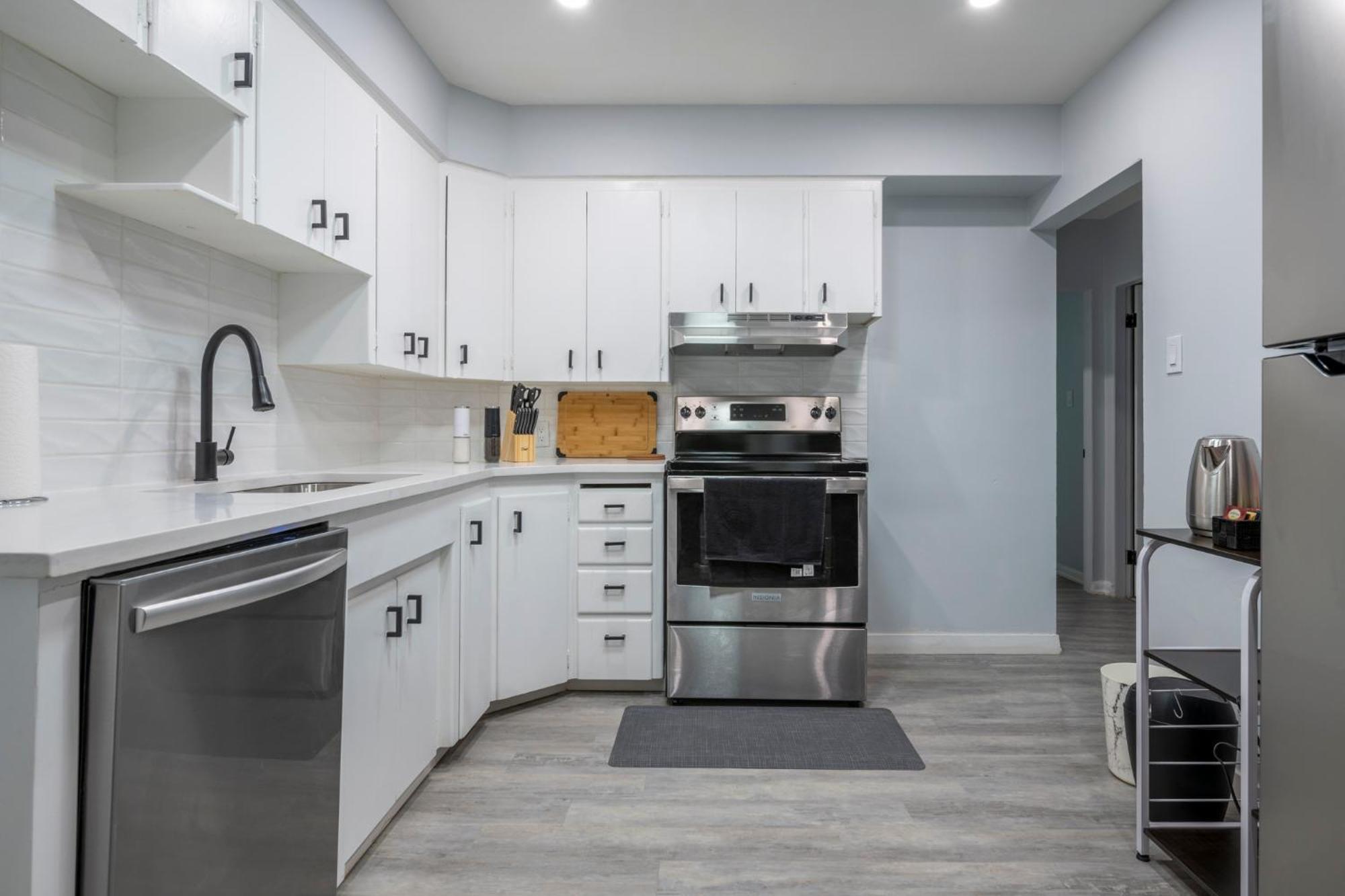 Centre Street Upper 2Bedsuite 4408 YYC Екстериор снимка
